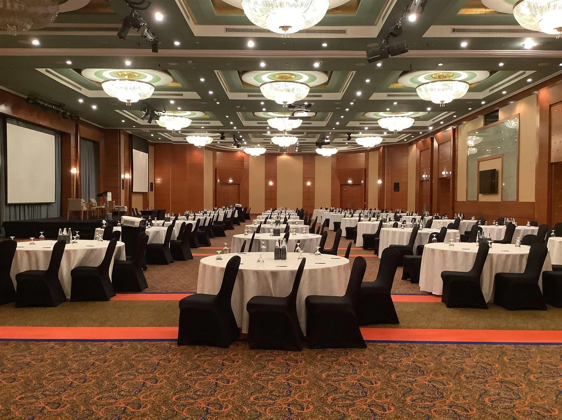 Swissotel Al Murooj Dubai